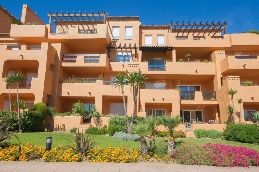 Middle Floor Apartment La Duquesa Málaga - image 13