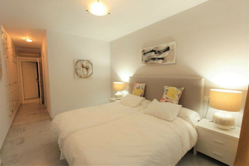 Middle Floor Apartment Elviria Málaga - image 13