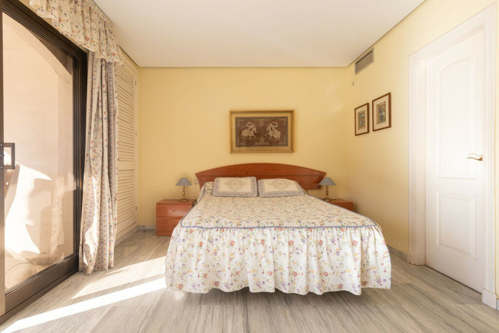 Middle Floor Apartment Elviria Málaga - image 13
