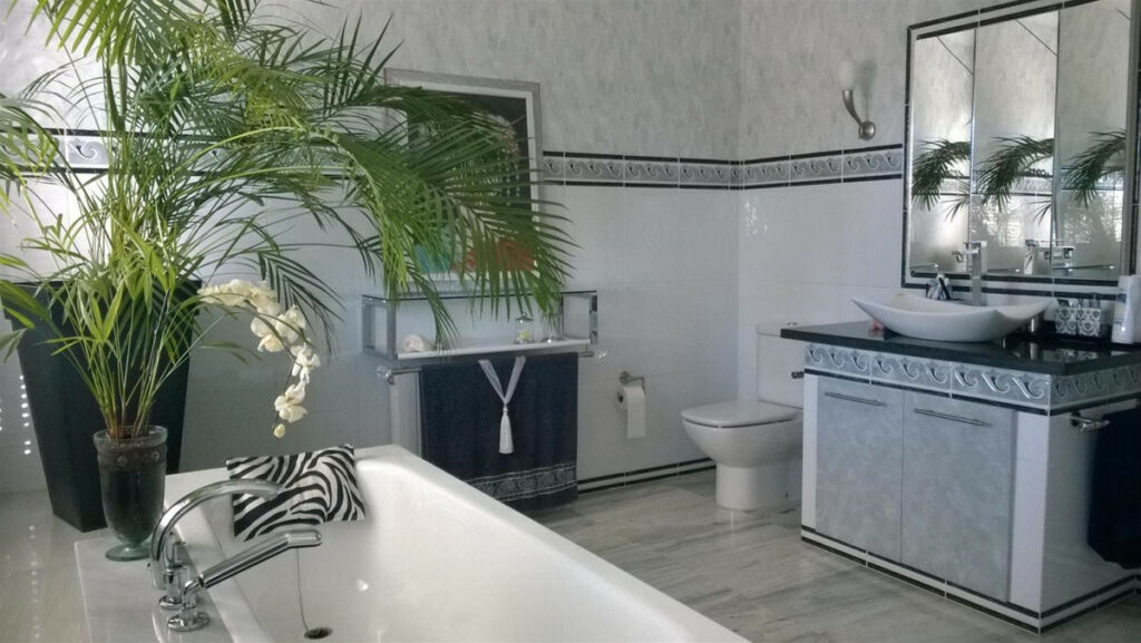 Detached Villa Benajarafe Málaga - image 14