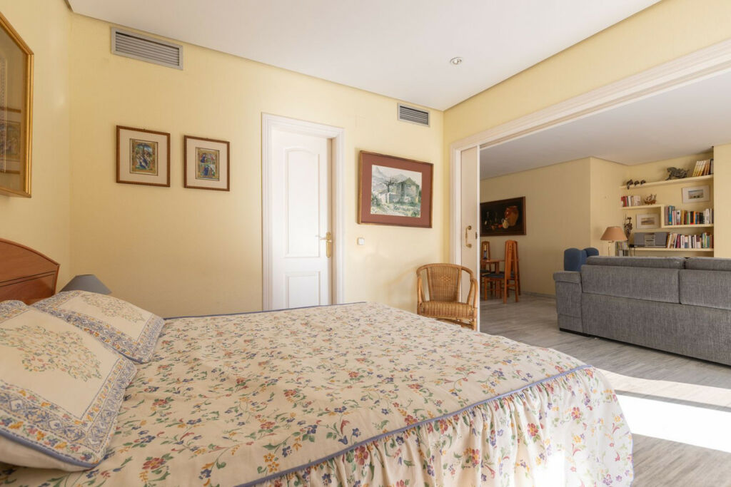 Middle Floor Apartment Elviria Málaga - image 14