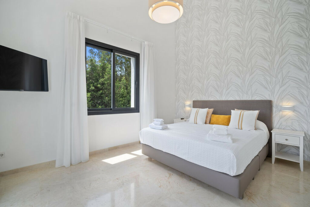 Detached Villa Nueva Andalucía Málaga - image 14