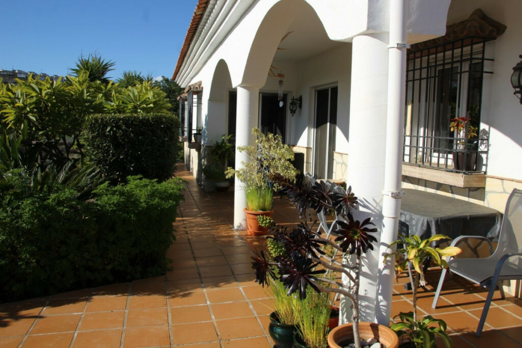 Detached Villa La Viñuela Málaga - image 14