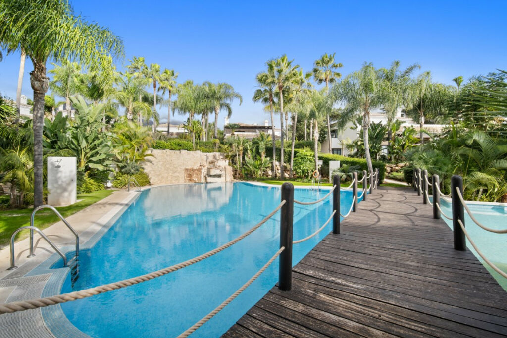 Detached Villa The Golden Mile Málaga - image 15