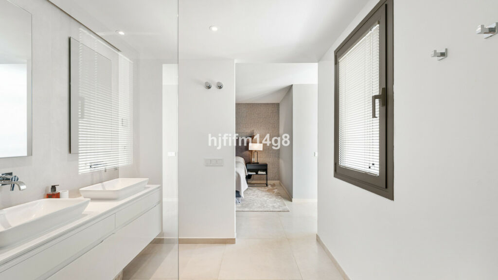 Middle Floor Apartment Nueva Andalucía Málaga - image 14