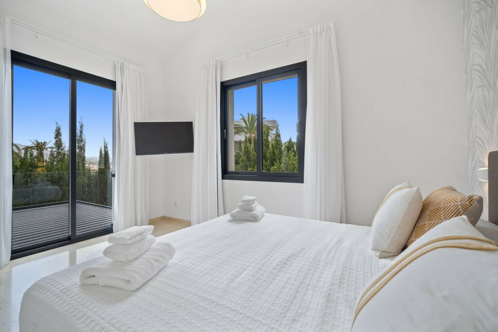 Detached Villa Nueva Andalucía Málaga - image 15