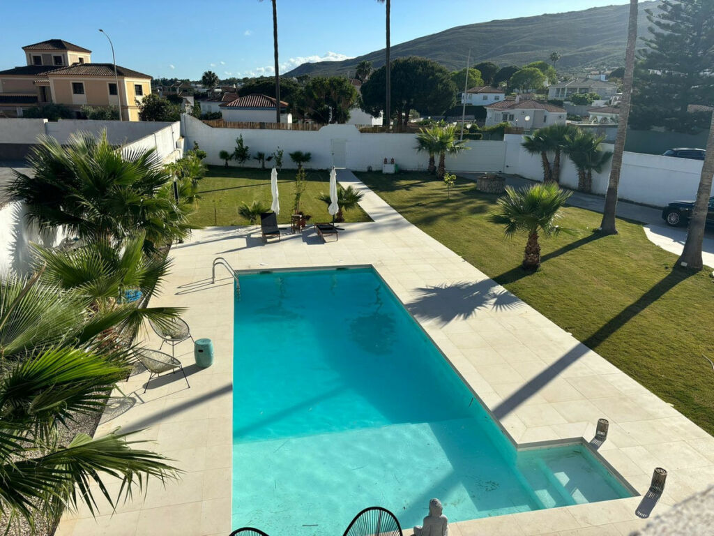Detached Villa La Línea Cádiz - image 15