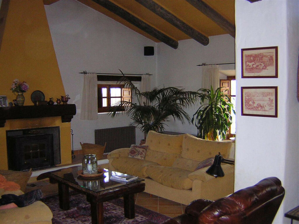 Detached Villa Riogordo Málaga - image 15