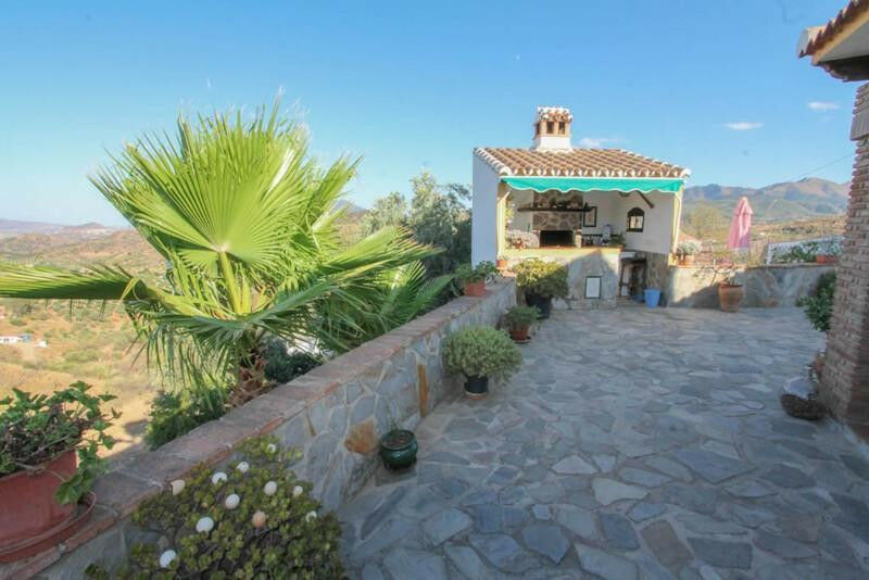 Detached Villa Guaro Málaga - image 16