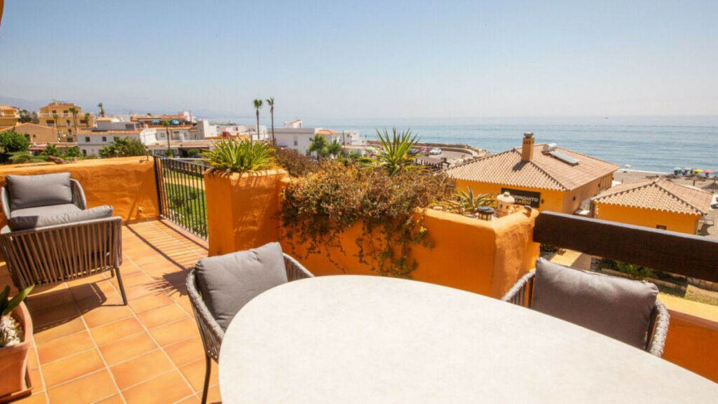 Middle Floor Apartment La Duquesa Málaga - image 15
