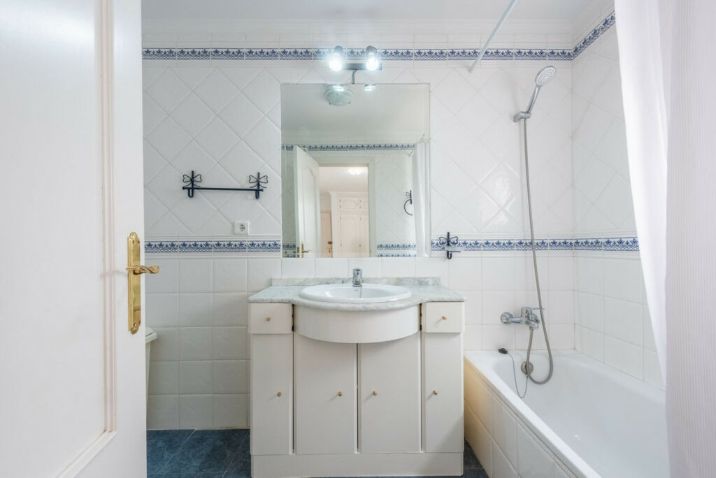 Middle Floor Apartment Estepona Málaga - image 10