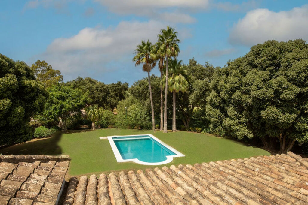 Detached Villa San Roque Club Cádiz - image 15