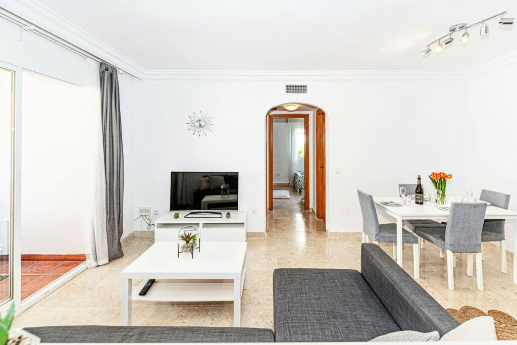 Middle Floor Apartment Estepona Málaga - image 15