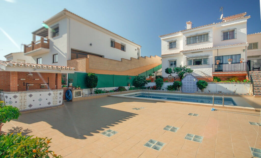 Detached Villa Torre de Benagalbón Málaga - image 15