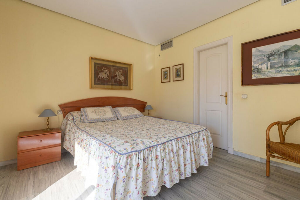 Middle Floor Apartment Elviria Málaga - image 15