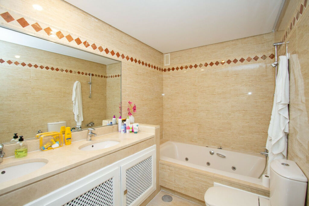 Middle Floor Apartment La Mairena Málaga - image 15