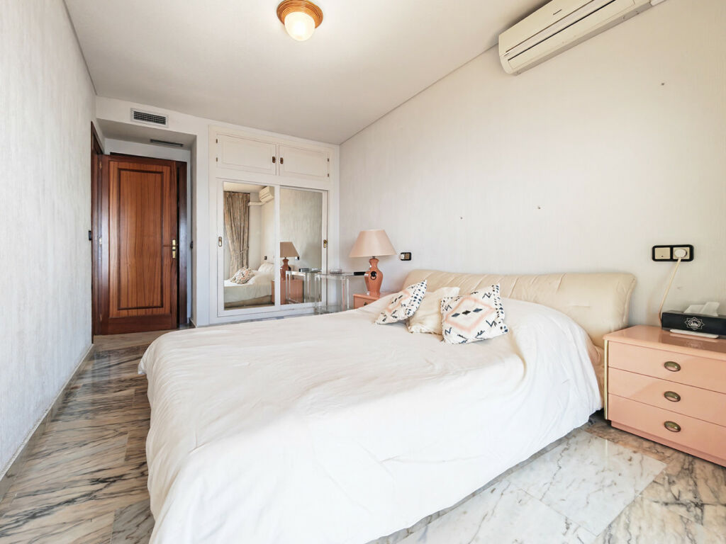 Middle Floor Apartment Los Boliches Málaga - image 15