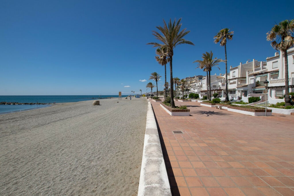 Ground Floor Apartment La Duquesa Málaga - image 16