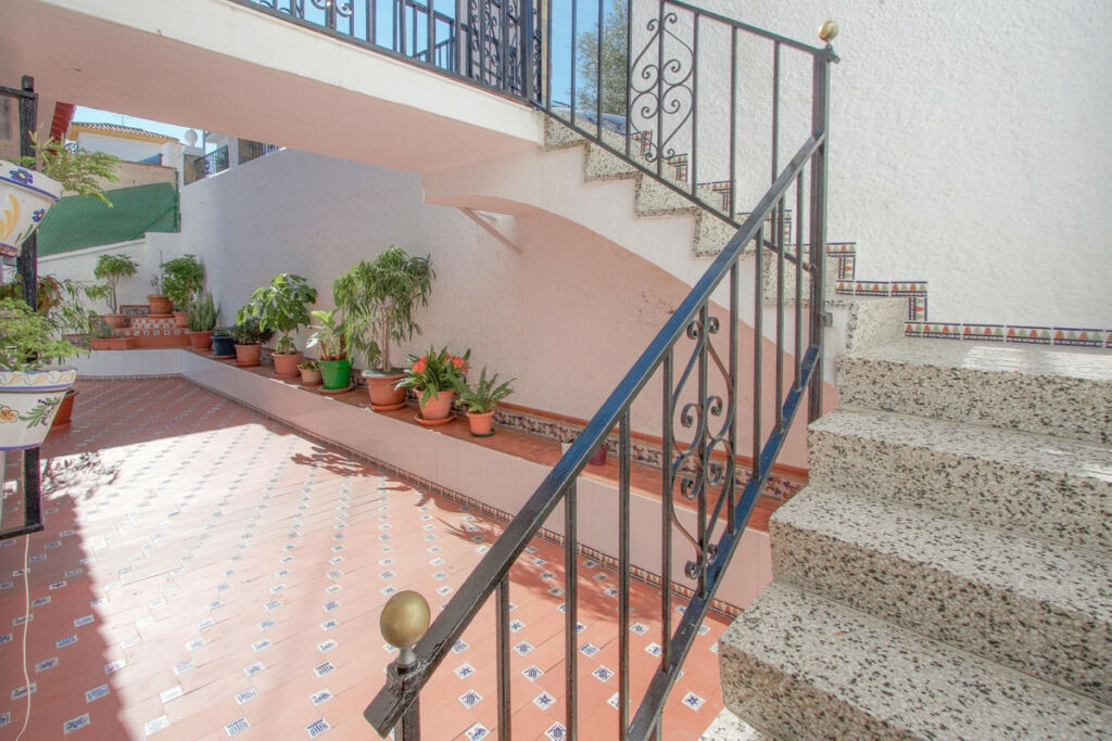 Detached Villa Torre de Benagalbón Málaga - image 16