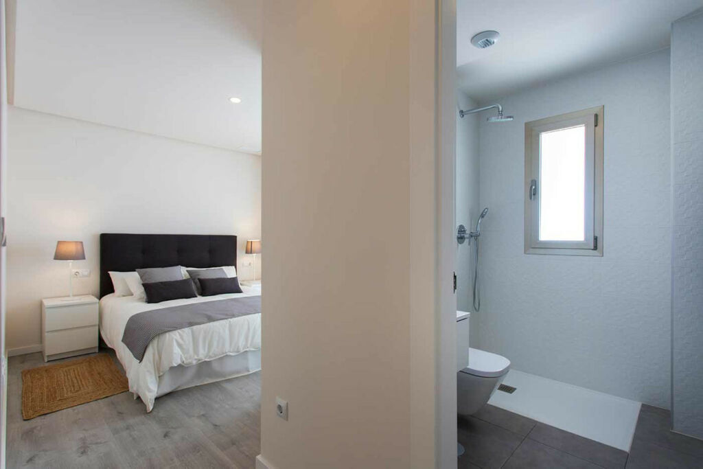 Middle Floor Apartment Villamartin Alicante - image 16