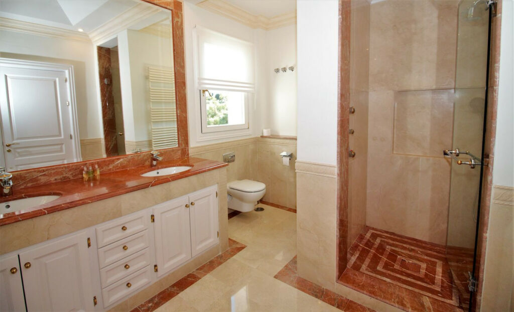 Detached Villa La Zagaleta Málaga - image 16