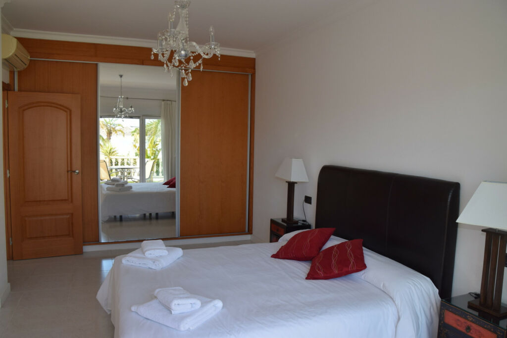Ground Floor Apartment La Fustera Alicante - image 16
