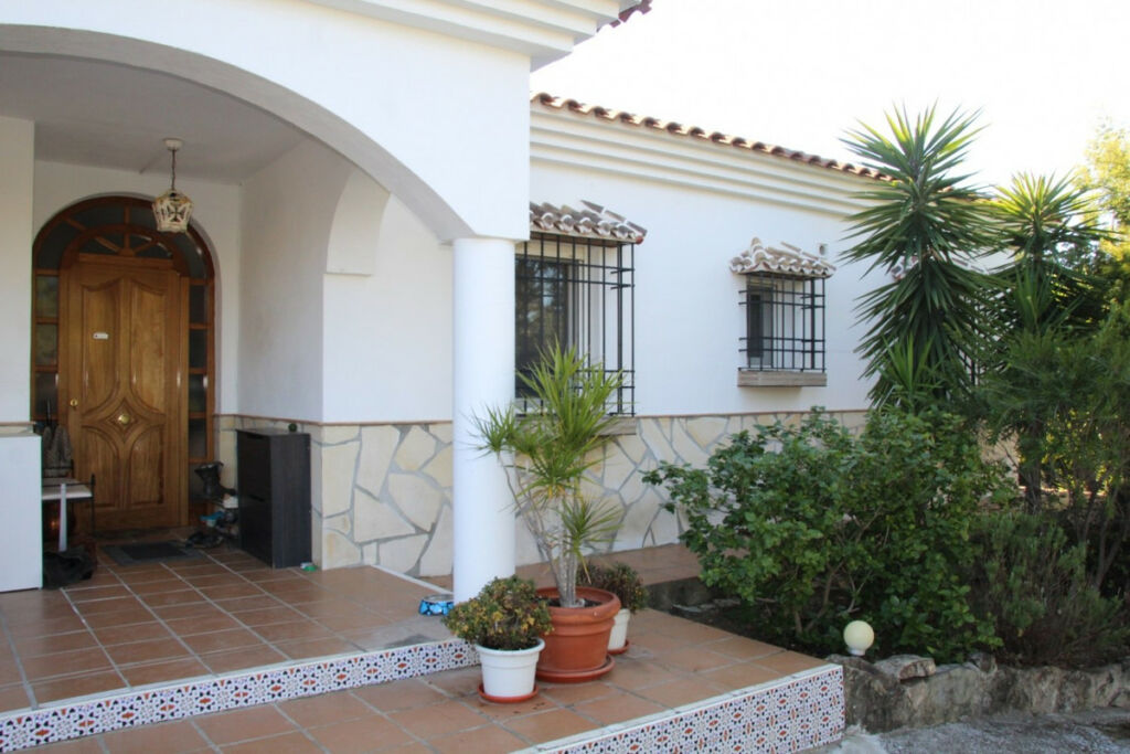 Detached Villa La Viñuela Málaga - image 16