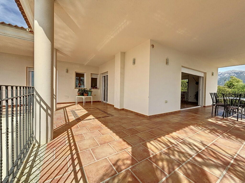 Detached Villa Periana Málaga - image 16