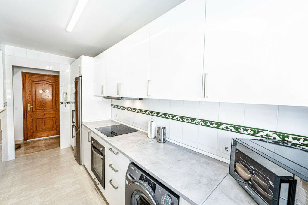 Middle Floor Apartment Estepona Málaga - image 16