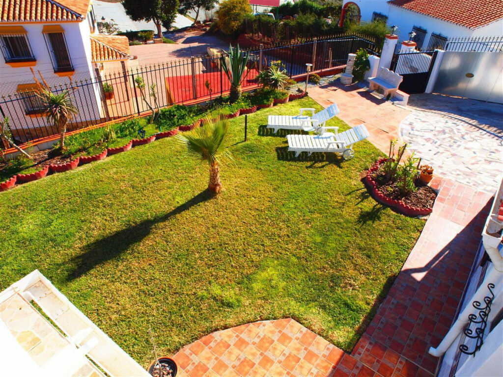 Detached Villa Almayate Málaga - image 16