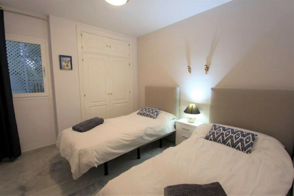 Middle Floor Apartment Elviria Málaga - image 16