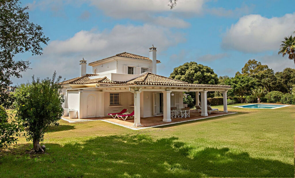 Detached Villa San Roque Club Cádiz - image 16