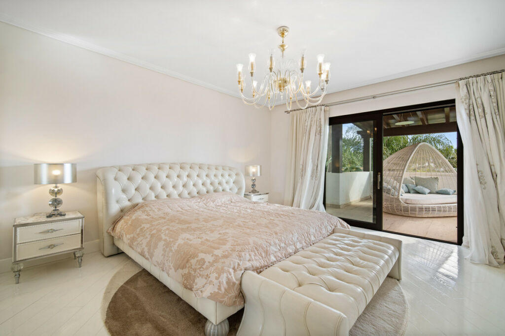 Detached Villa The Golden Mile Málaga - image 18