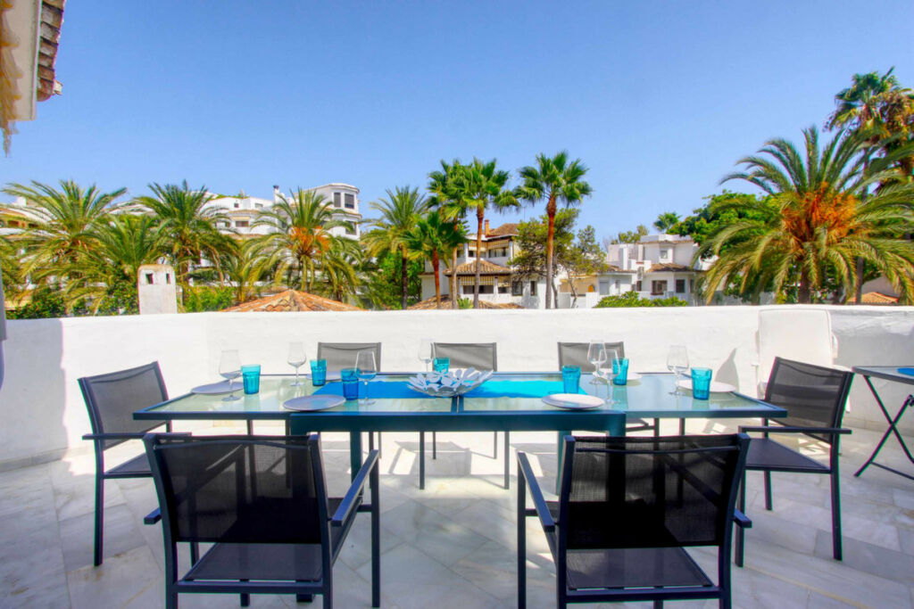 Middle Floor Apartment Elviria Málaga - image 6