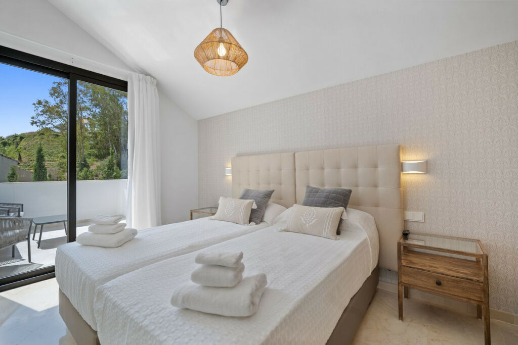 Detached Villa Nueva Andalucía Málaga - image 17