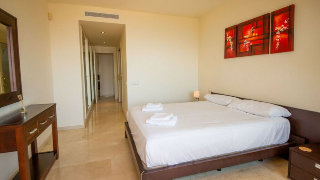 Middle Floor Apartment La Duquesa Málaga - image 17