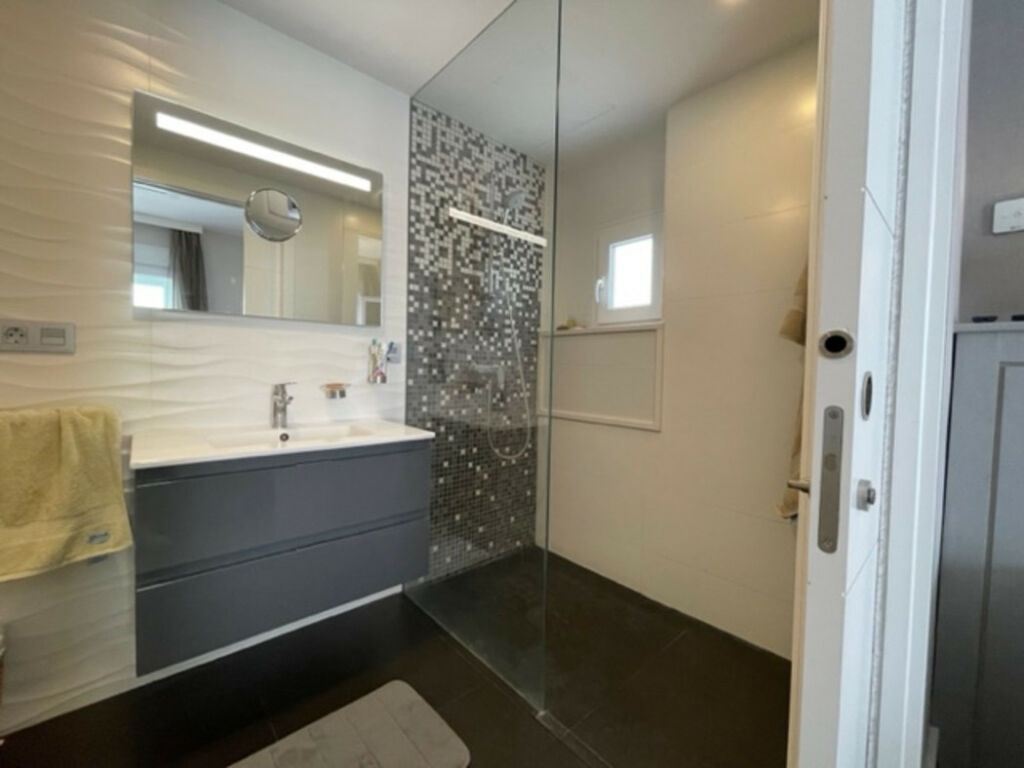 Middle Floor Apartment Puerto Banús Málaga - image 17