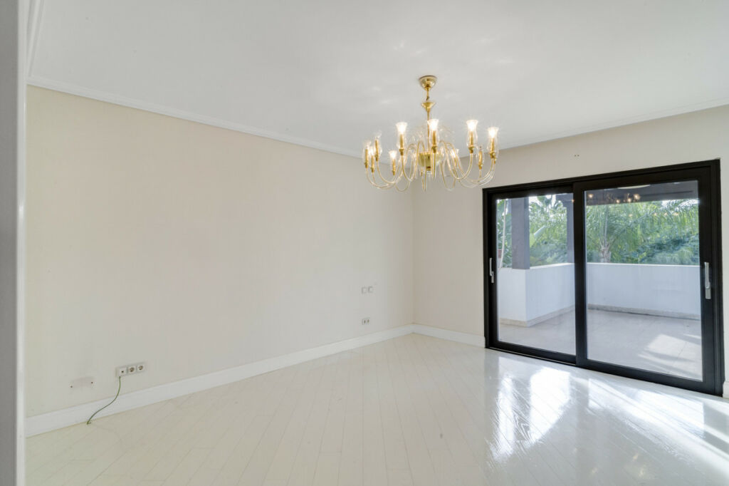 Detached Villa The Golden Mile Málaga - image 17