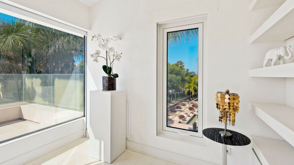 Detached Villa The Golden Mile Málaga - image 17