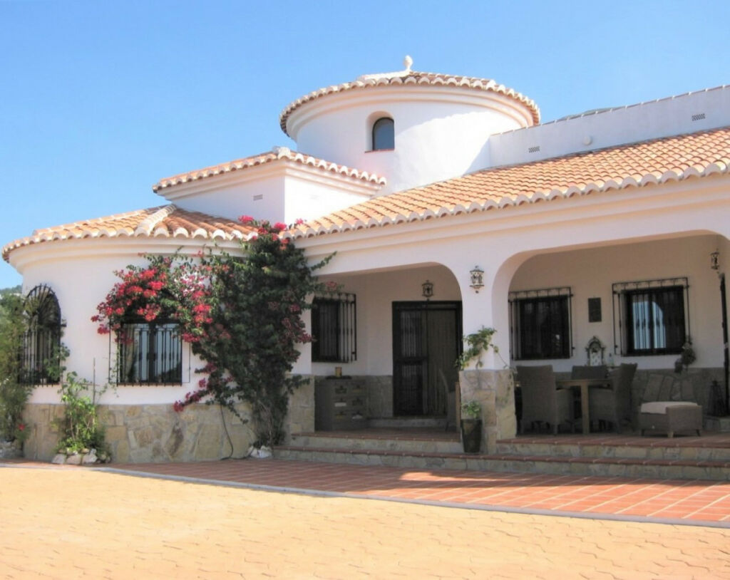 Detached Villa Canillas de Aceituno Málaga - image 17