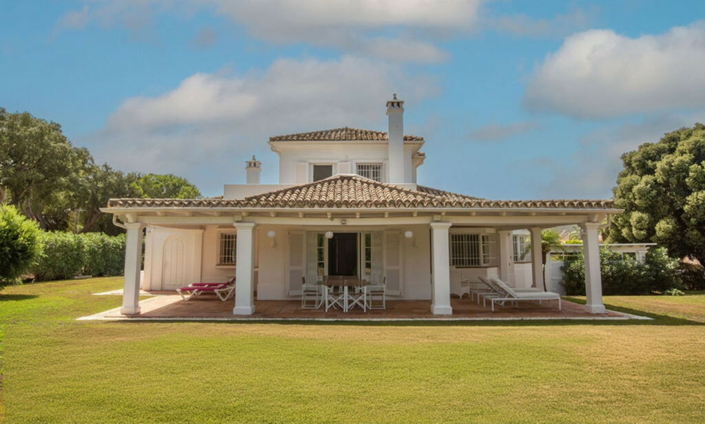 Detached Villa San Roque Club Cádiz - image 17