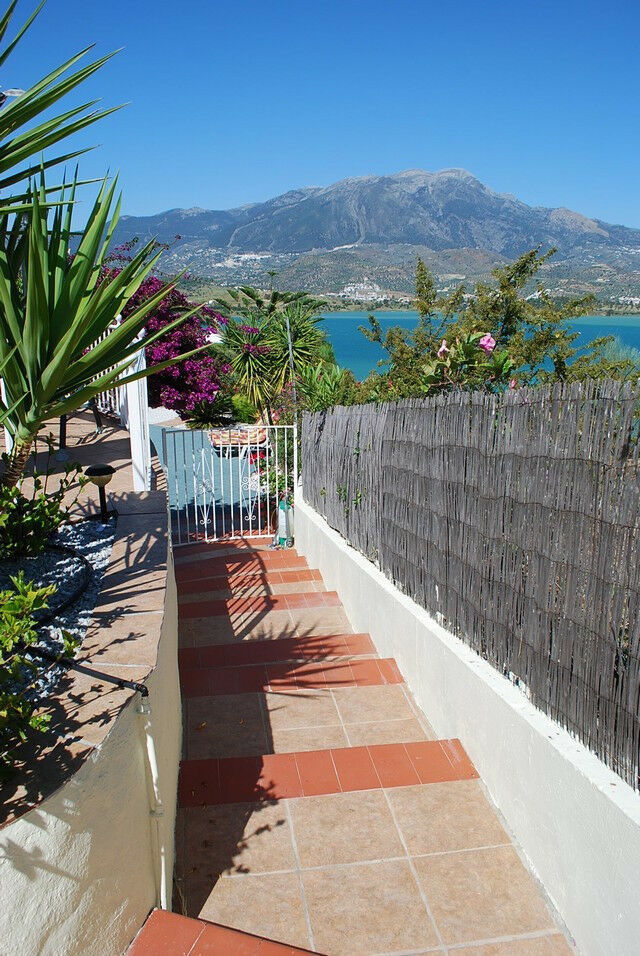 Detached Villa Viñuela Málaga - image 17