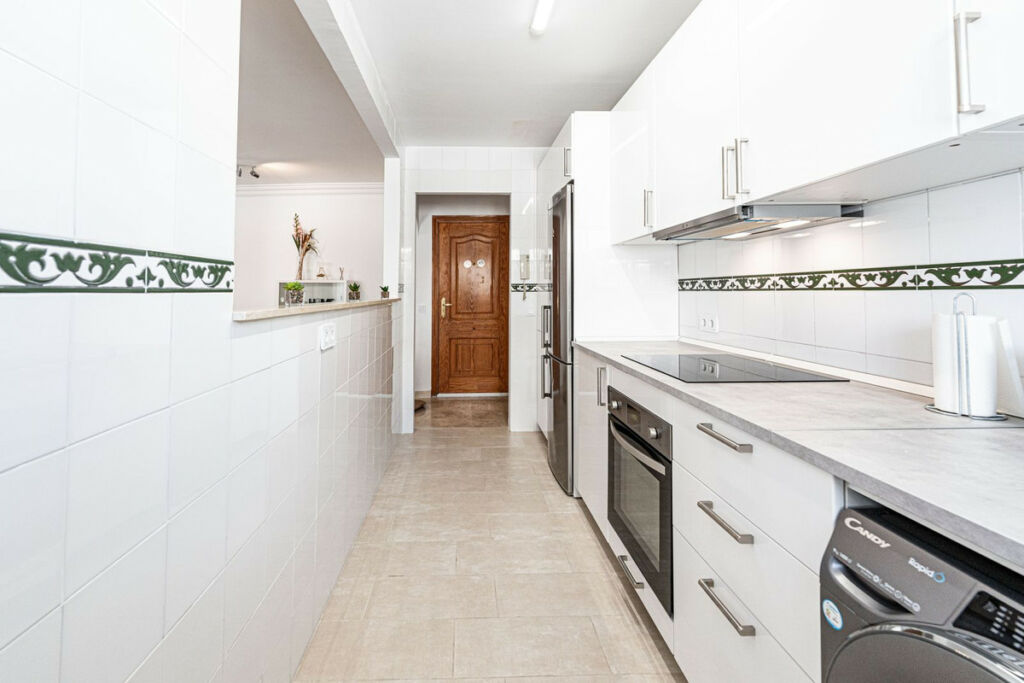Middle Floor Apartment Estepona Málaga - image 17