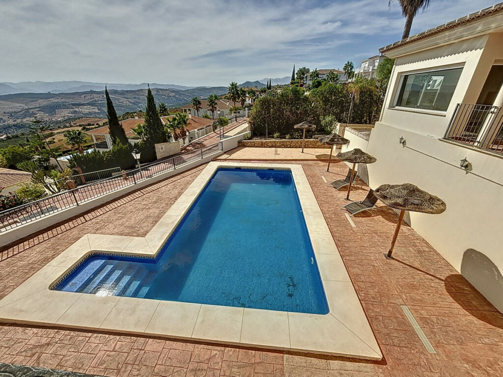 Detached Villa Periana Málaga - image 18