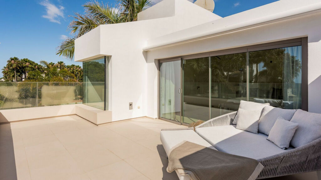Detached Villa The Golden Mile Málaga - image 18