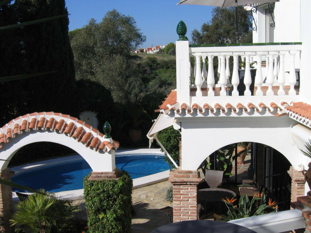 Detached Villa Benajarafe Málaga - image 18