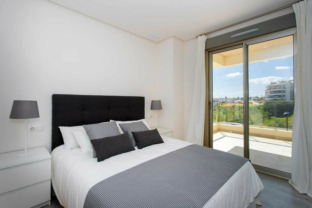 Middle Floor Apartment Villamartin Alicante - image 18