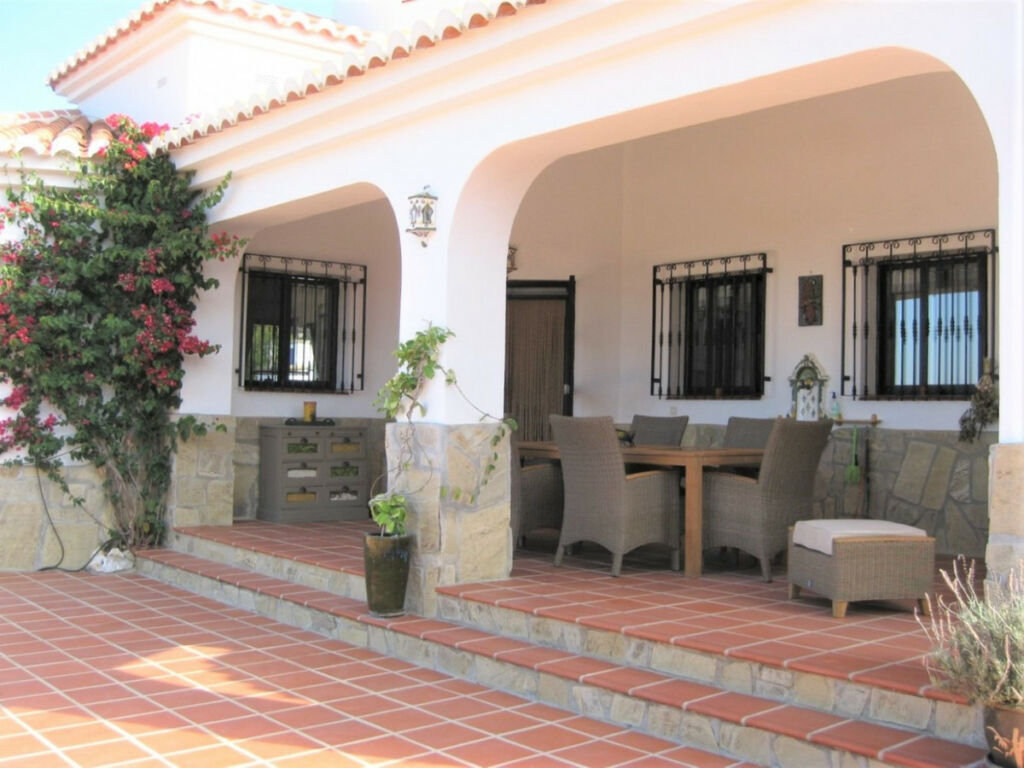 Detached Villa Canillas de Aceituno Málaga - image 18