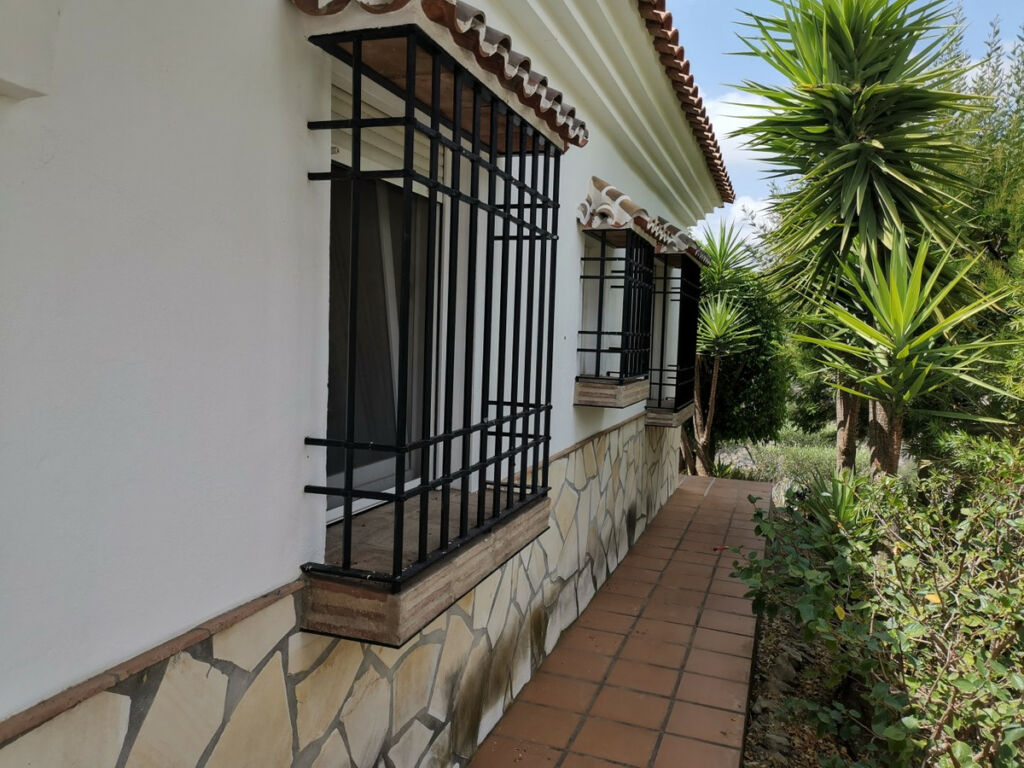 Detached Villa La Viñuela Málaga - image 18