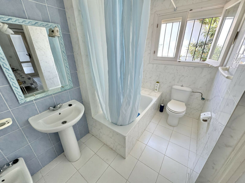 Detached Villa Calahonda Málaga - image 18
